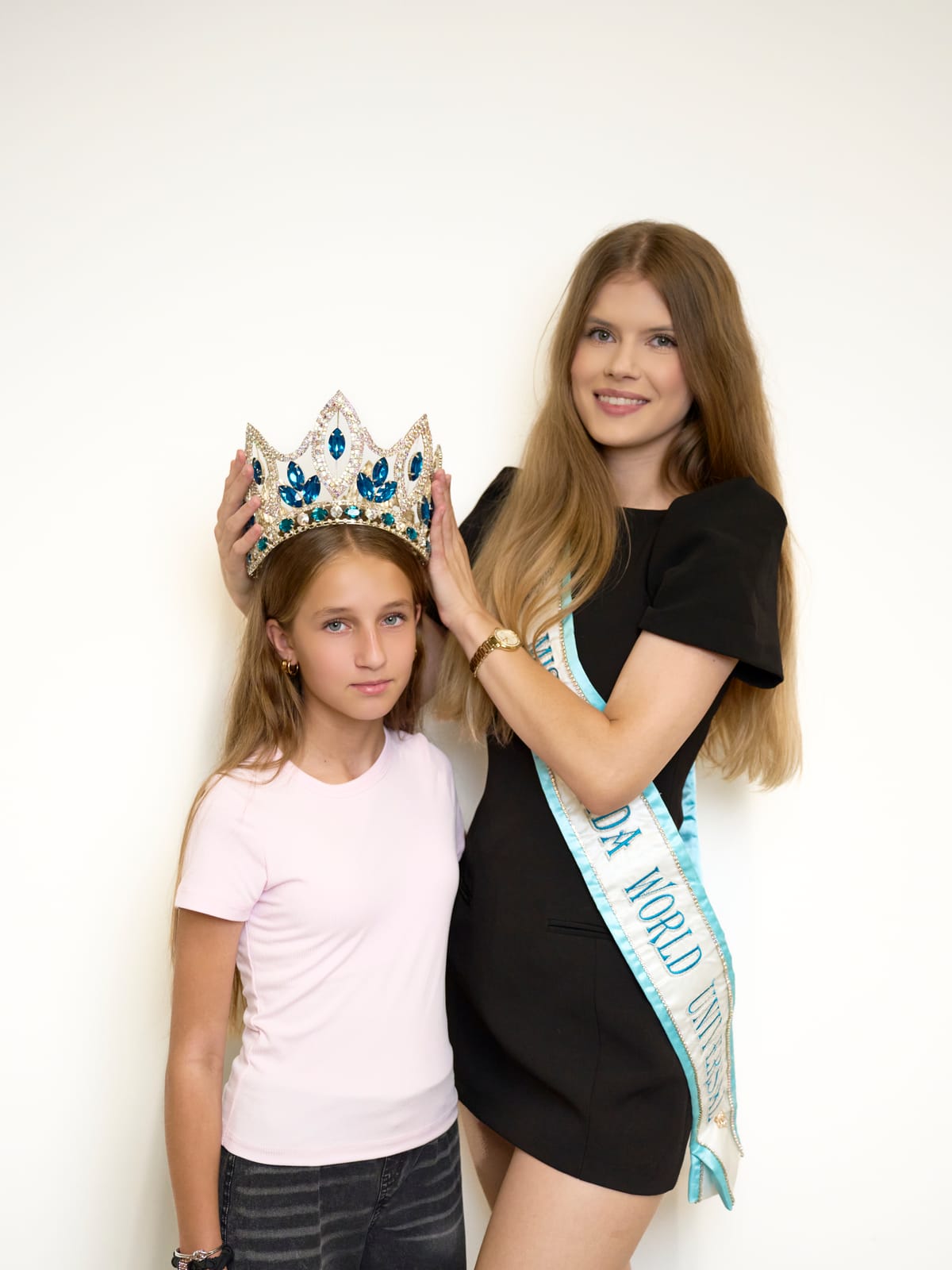A student being crowned during a D&L showcase